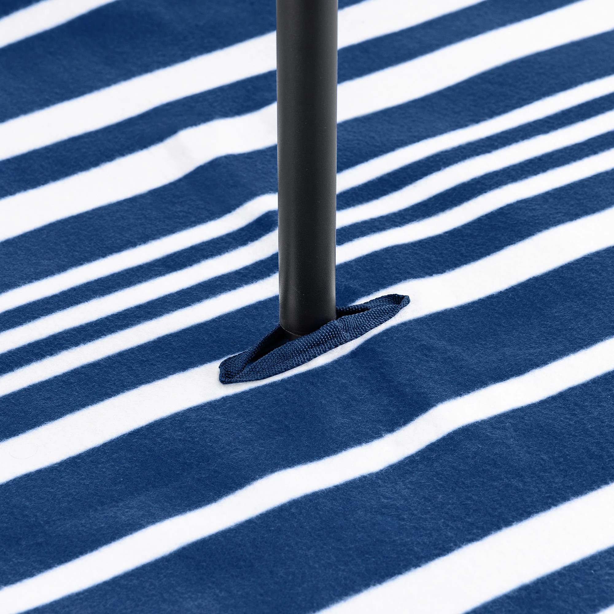 Soft Fleece Waterproof Picnic Rug - Image 13