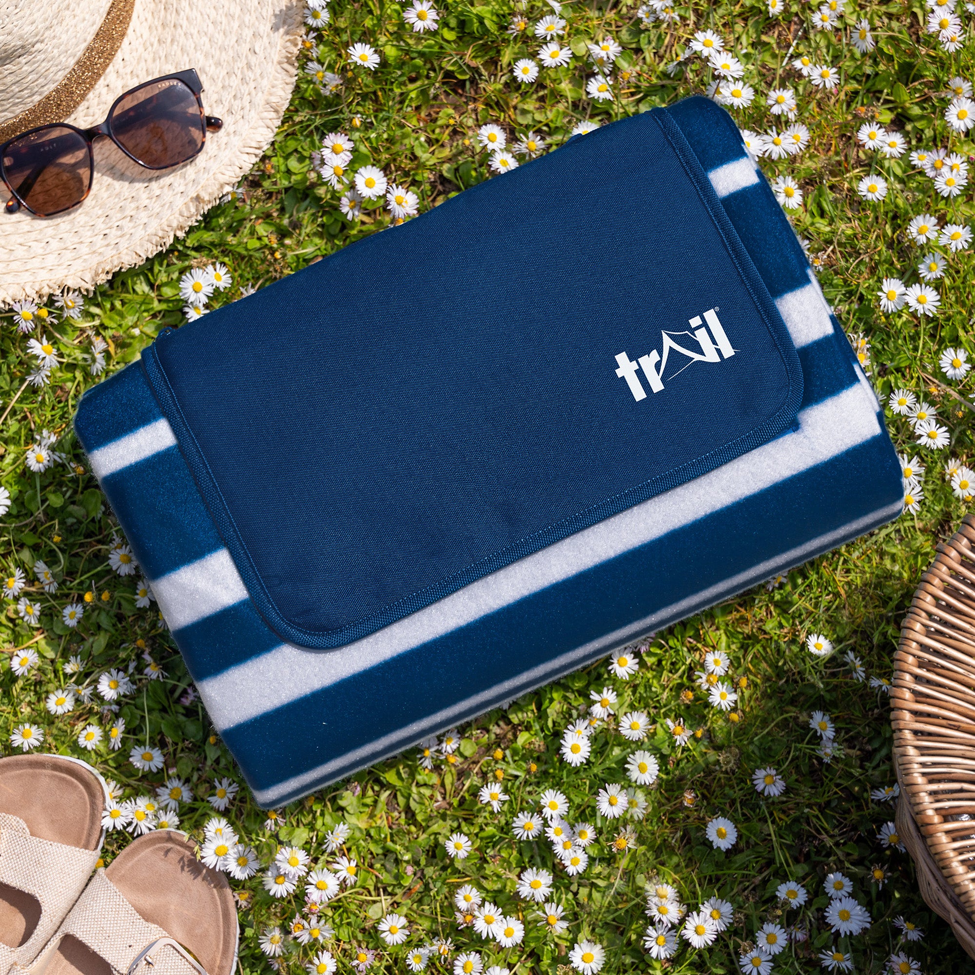 Soft Fleece Waterproof Picnic Rug - Image 15