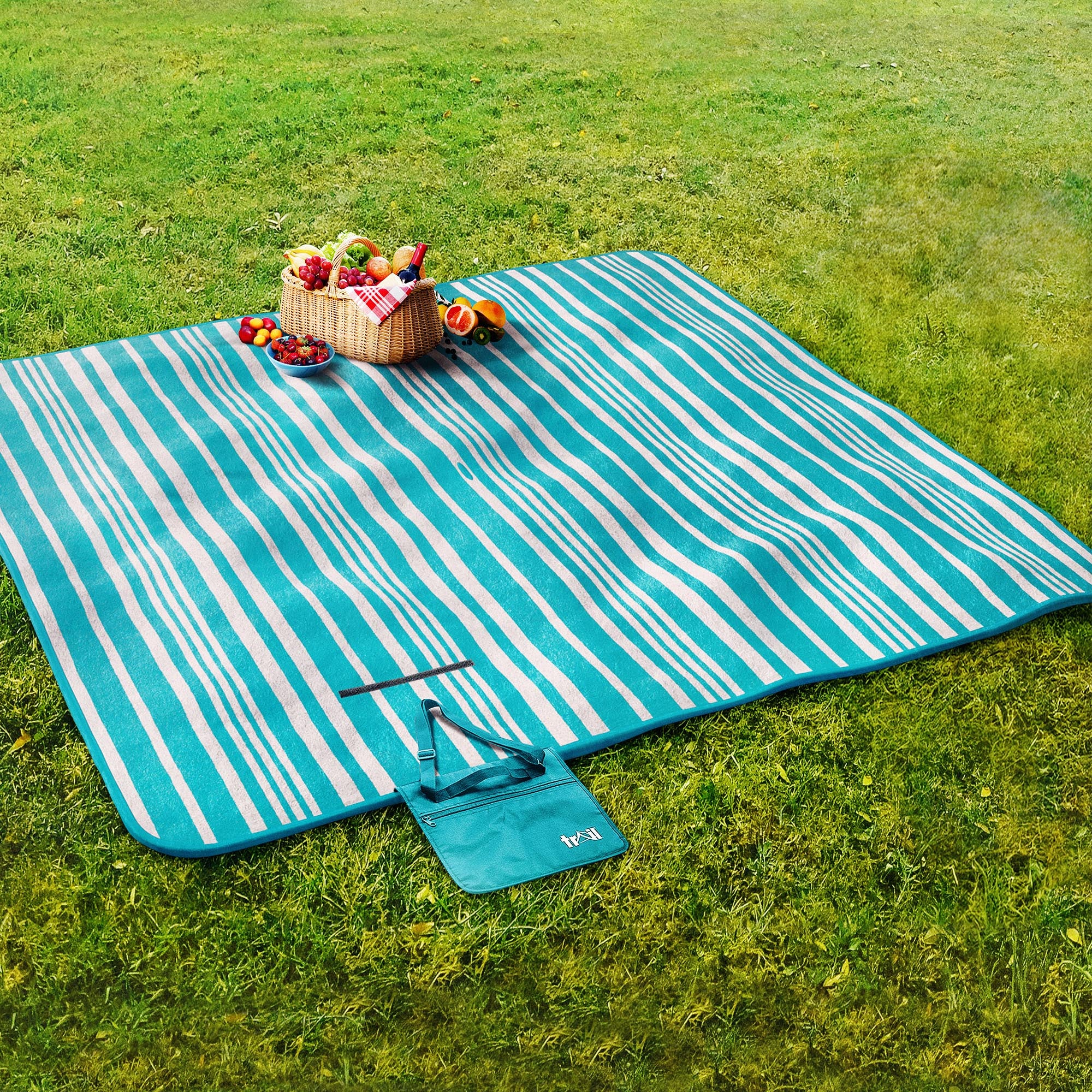 Soft Fleece Waterproof Picnic Rug - Image 6